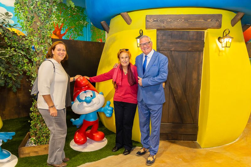 VIP-Eröffnung der Schlumpfwelt Traiskirchen: Andrea Eckstein, Sissy Boran und Manfred A. Distel. Foto: Schlumpfwelt Traiskirchen / René Brunhözl
