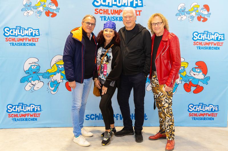 VIP-Eröffnung der Schlumpfwelt Traiskirchen: Peter Großmann, Christina Lugner, Toni Polster und Kreativdirektor Wolfgang DeMarco. Foto: Schlumpfwelt Traiskirchen / René Brunhözl